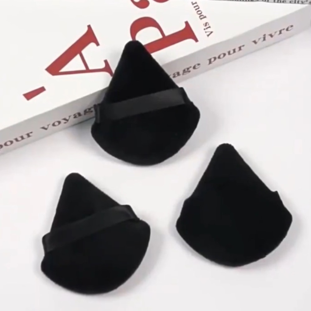 FREE Black Powder Puff (1 Count)
